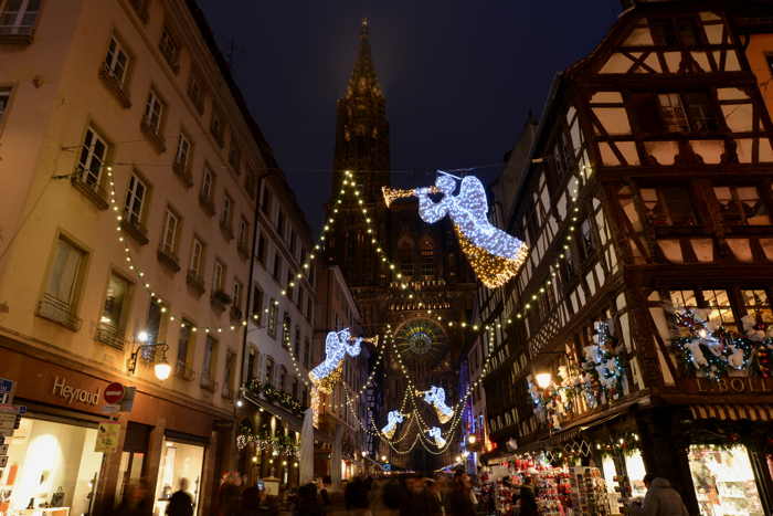 Illuminations de rue face à la cathédrale de Strasbourg — Strasbourg