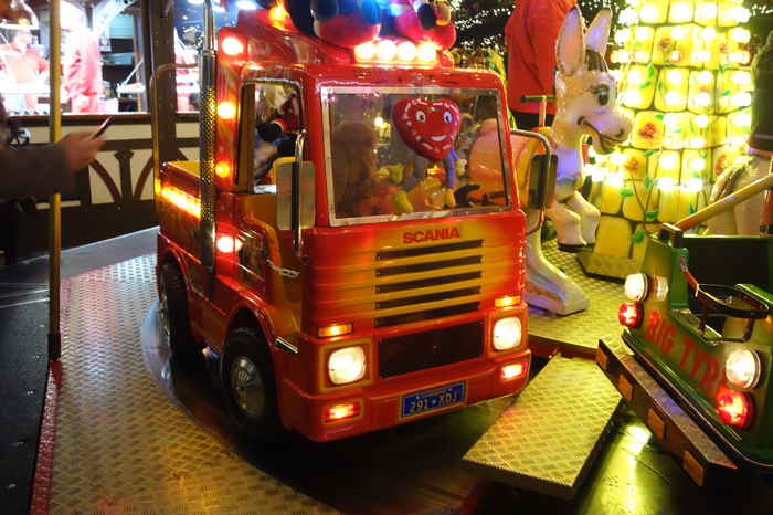 Manège sur le Marché de Noël "Village de St Nicholas" — Cologne/Köln