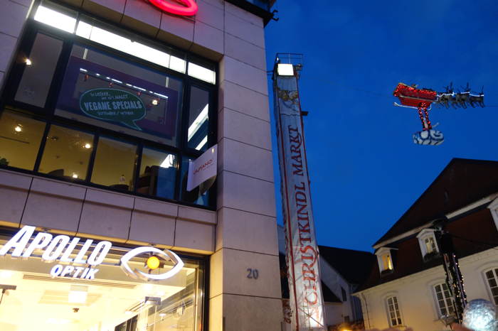 Traîneau et rennes du Père Noël - Marché de Noël en centre-ville — Saarbrücken