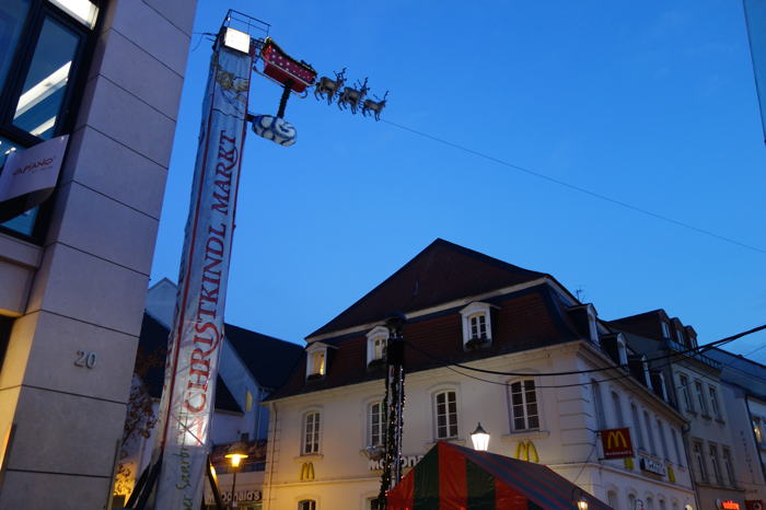 Traîneau et rennes du Père Noël - Marché de Noël en centre-ville — Saarbrücken