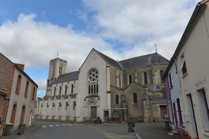 — Abbatiale Saint-Colomban — Saint-Colomban —