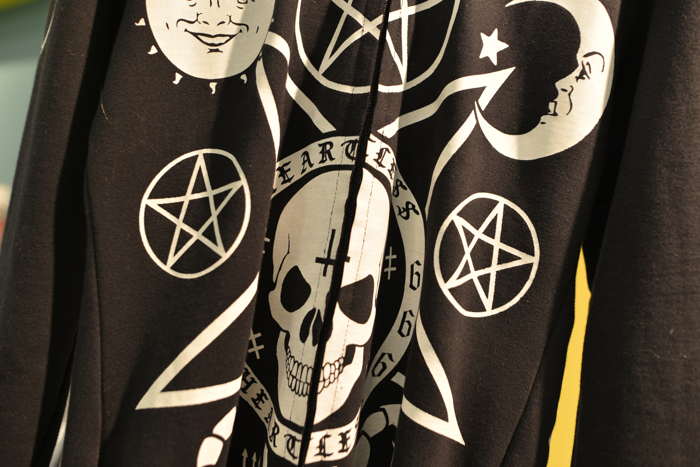 — T-shirt satanique - Métro boutique - Bâle —