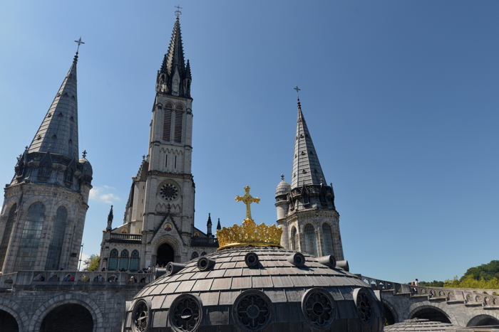 — Dôme et couronne de la Basilique Notre-Dame-du-Rosaire — Lourdes —