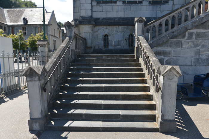 Marches d'accès à la Basilique de l'Immaculée-Conception — Lourdes