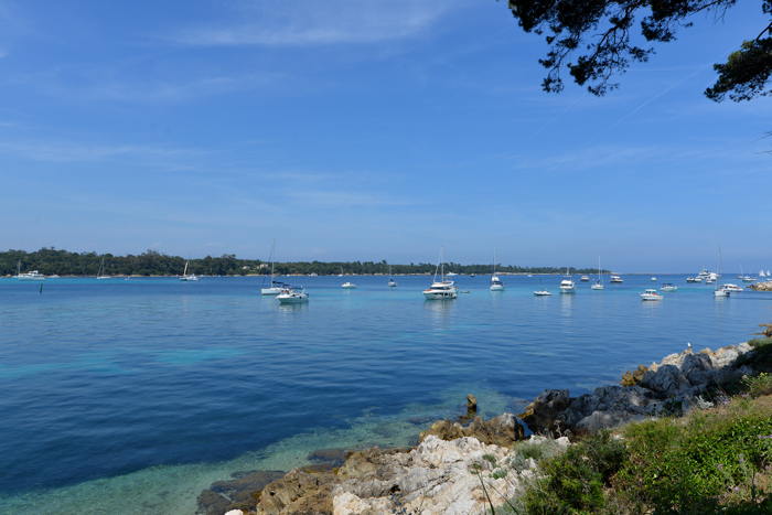 Ile de Sainte Marguerite vue depuyis l'île St Honorat — Lèrins