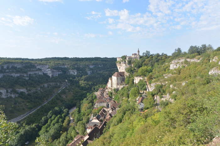 Rocamadour avec son sanctuaire à flanc de montagne — Rocamadour