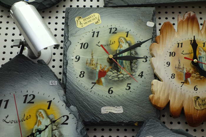 Horloge vendue en magasin — Lourdes