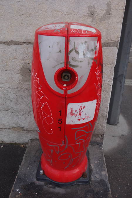 — Borne incendie - Librairie chrétienne — Lyon —