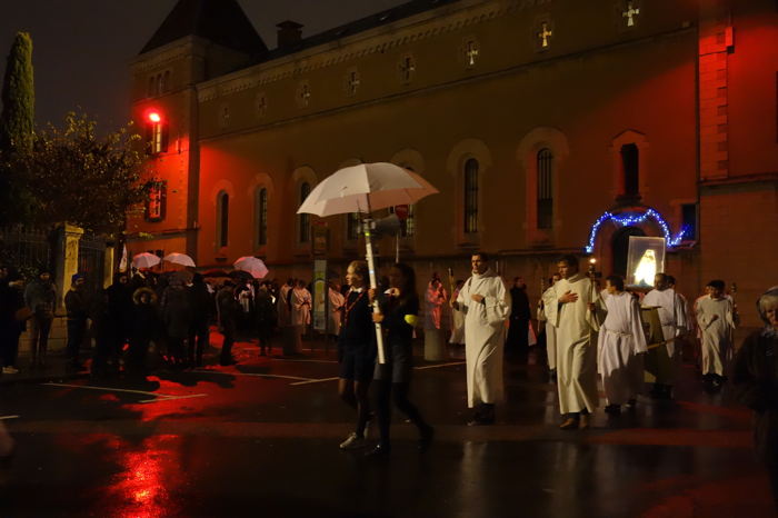 — Arrivée de la procession - Colline de Fourvière — Fête des Lumières — Lyon —