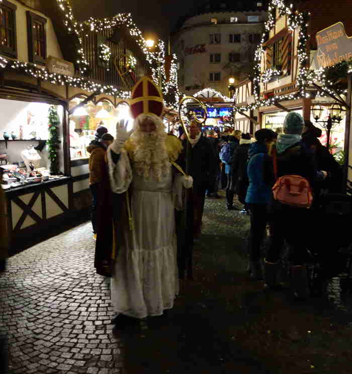 St Nicolas... sur un marché de Noël — Cologne