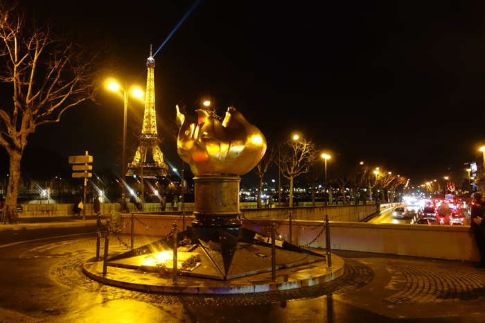 Réplique de la flamme de Liberty — Monument Lady Diana — Pont et tunnel de l'Alma — Paris