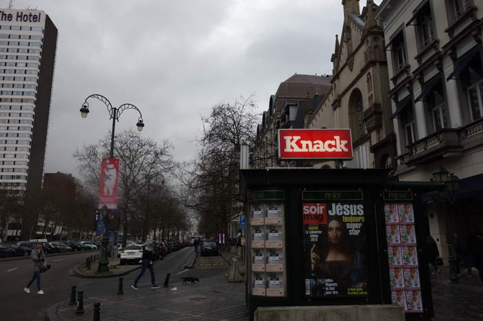Kiosque à journaux — Place Louise — Bruxelles