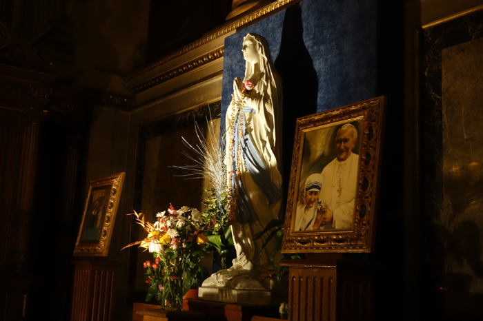 Autel dédié à "La Sainte Vierge" — Église de La Madeleine — Paris