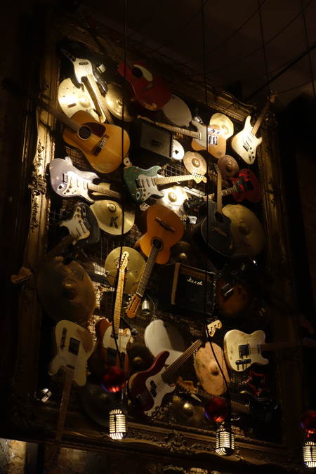 Ensemble décoratif composé de guitares au Hard Rock café de Bruxelles — Bruxelles