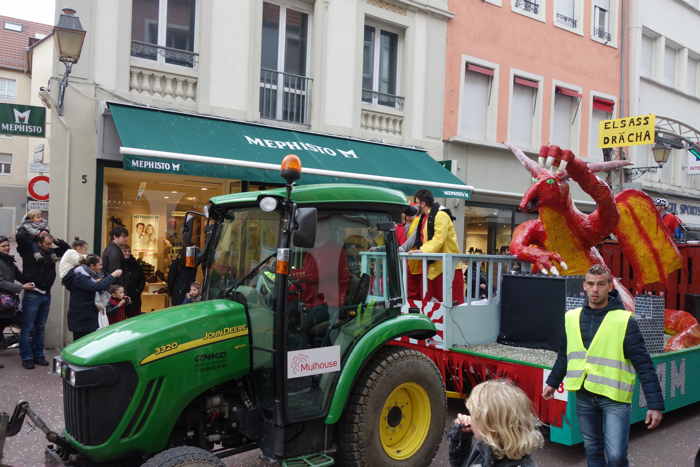 Carnaval: dragon sur un char — Mülhouse