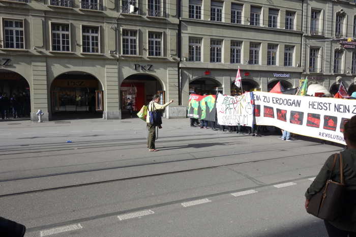 Manifestation de solidarité "non autorisée" pro Afrine et anti-Erdogan — SpitalGasse — Bern/Berne