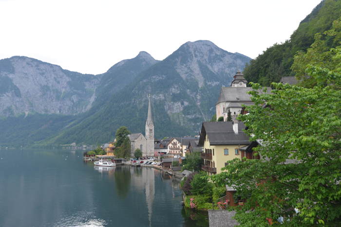 Vue panoramique de l'Eglise Protestante Evangélique en fin de soirée — Hallstatt (A)