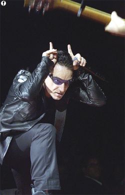 Chanteur Bono