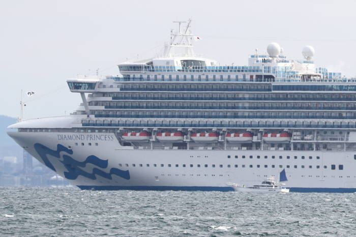 Vingt cas de coronavirus à bord du paquebot Diamond Princess mis en quarantaine au Japon