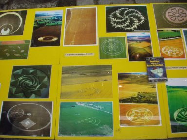 Posters de crop circles exposés par des Raéliens à Marseille