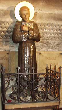 statue