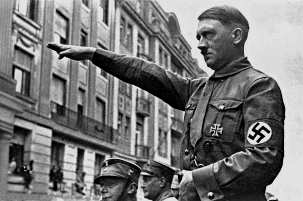 Hitler saluant