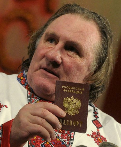 Gérard Depardieu recevant son passeport Russe en Moldavie le 3 Janvier 2013