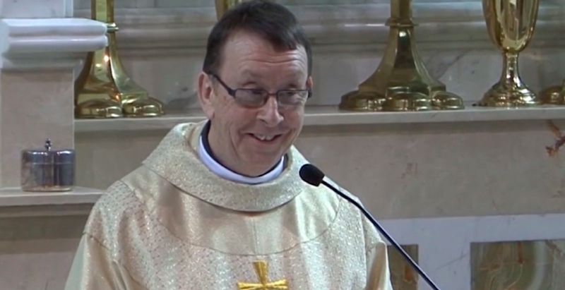 Clin d'œeil de Ray à l'inttention du couple pendant sa magnifique interprétation!