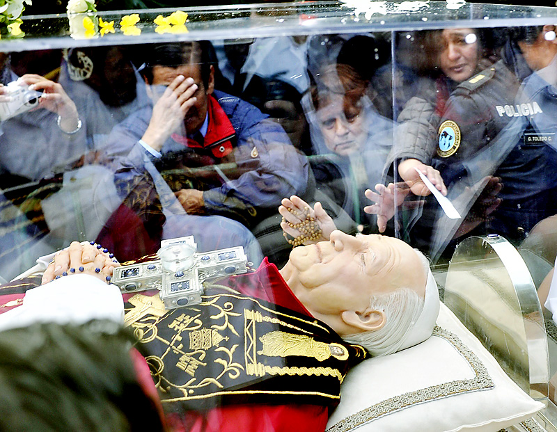 statue de cire à l'effigie de Jean-Paul II