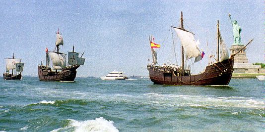 Répliques de la « Nina », de la « Pinta » et de la « Santa Maria » dans le port de New York, le 26 juin 1992,   lors de l'anniversaire des 500 ans de la découverte de l'Amérique