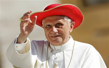 Pontifex Maximus Benoît XVI et son Saturno