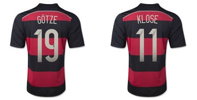 Maillots 19 et 11 des joueurs Allemands Götze et Klose