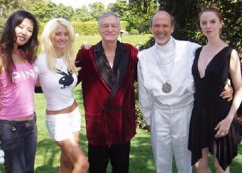 Raël en compagnie de Hugues Hefner, créateur du magazine Playboy
