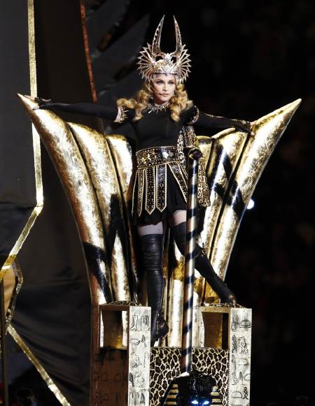 Madonna/Isis pendant l'interséance du Super Bowl