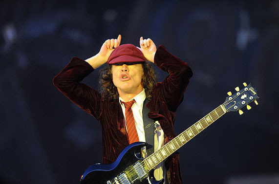 angus young (AC/DC)