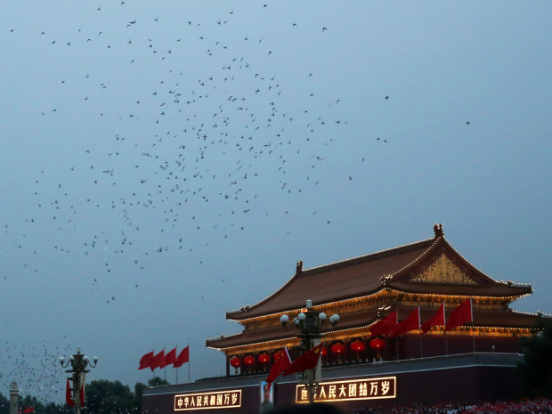 Lâcher de 10 000 colombes à Pékin, au jour de fête nationale