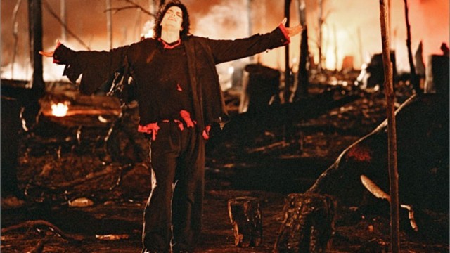 Capture d'écran: clip Apocalyptique "Earth Song" de Michael Jackson