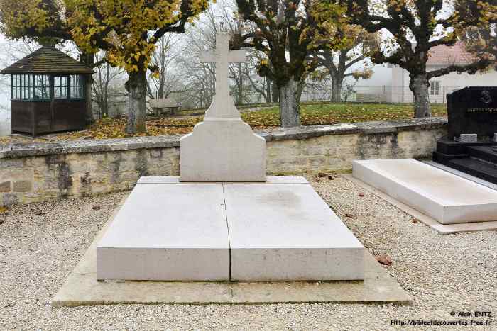 Tombe du Général de Gaulle à Colombey-les-deux-églises