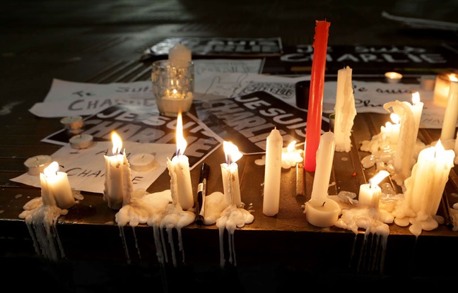 Hommage spontané suite à l'attaque contre la revue Charlie Hebdo.