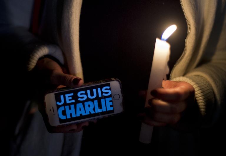 Hommage sur écran de mobile "Je suis Charlie"