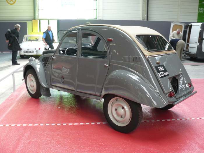 la 2 CV Sahara