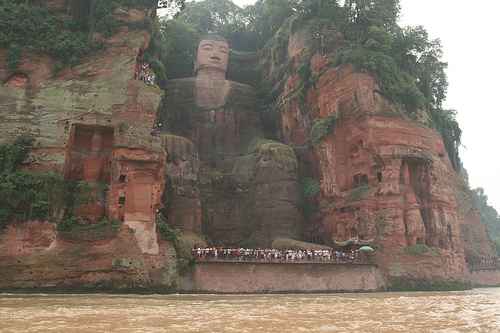 Statue géante du Bouddha Maitreya à Leshan (Chine)