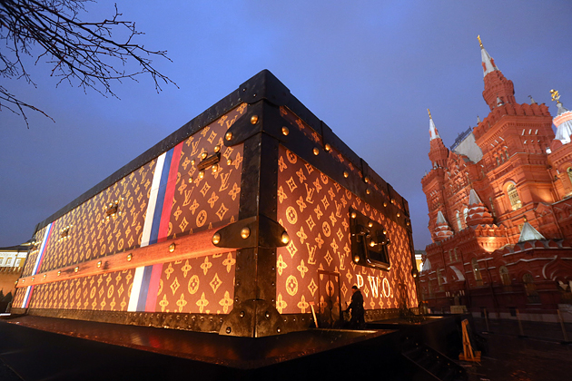 — Malle géante Expo Louis Vuitton — Place Rouge — Moscou —