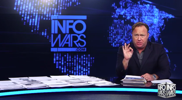 Alex Jones  ou l'art de mélanger vérités et mensonges