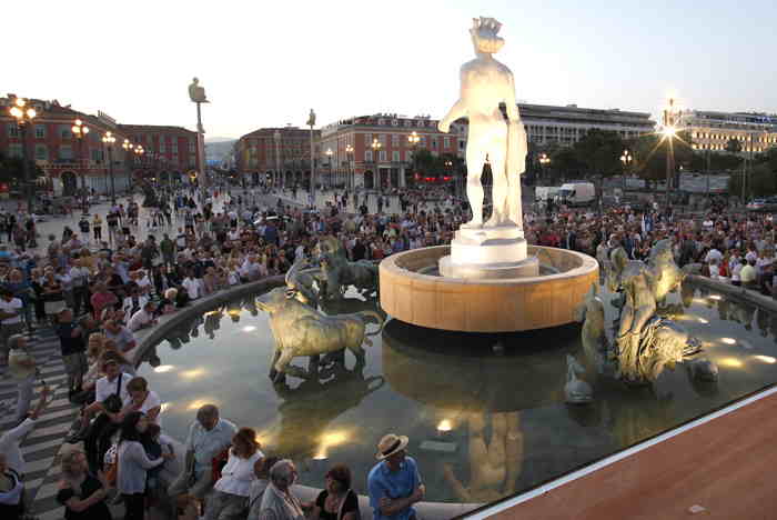 Statue d'Apollon sur la fontaine du soleil à Nice