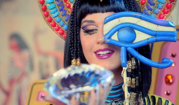   Katty Perry dans son clip "Dark Horse"