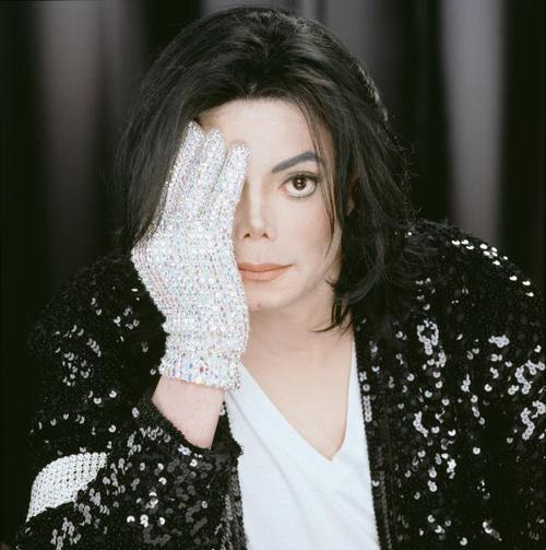 M. Jackson avec un regard de type Sanpaku  