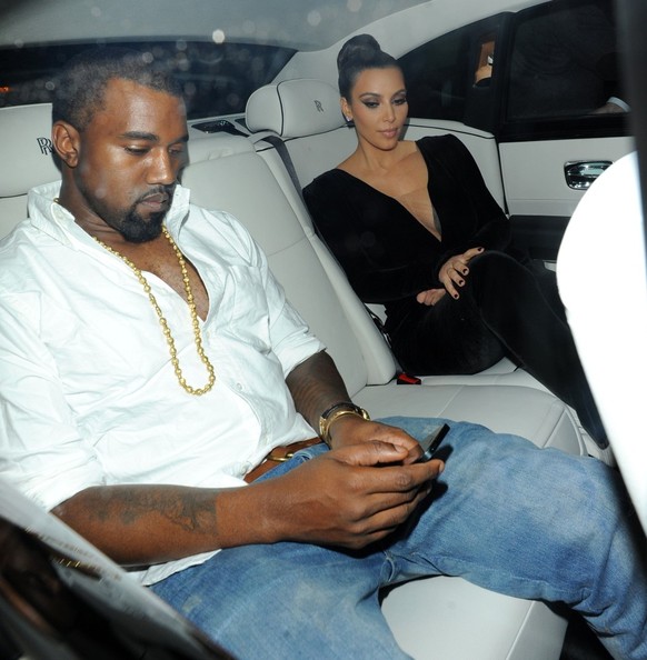 1123-Kim Kardashian & Kanye West Make Wedding Plans-1  23/11 ou 11/23 en 2012