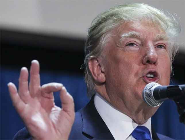 Donald Trump flashant le signal digital 666