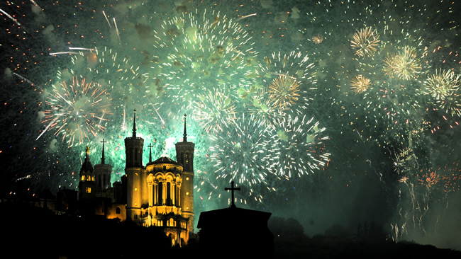 Feux d'artifices sur la Basilique de Fourvière